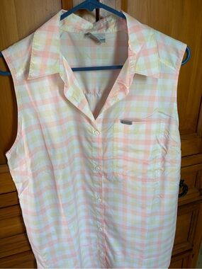 Columbia Pastel Peach & Cream Plaid Sleeveless Button-Up